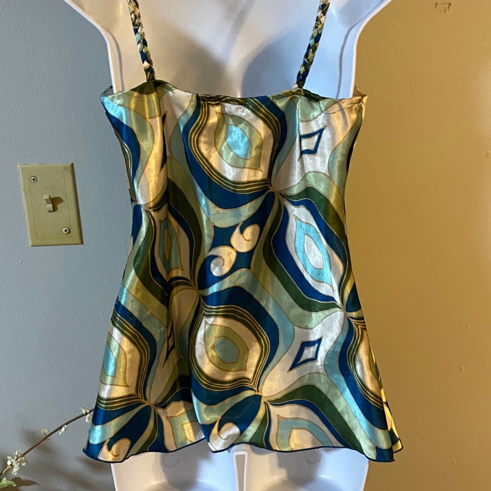 Top - Picture 2 of 4